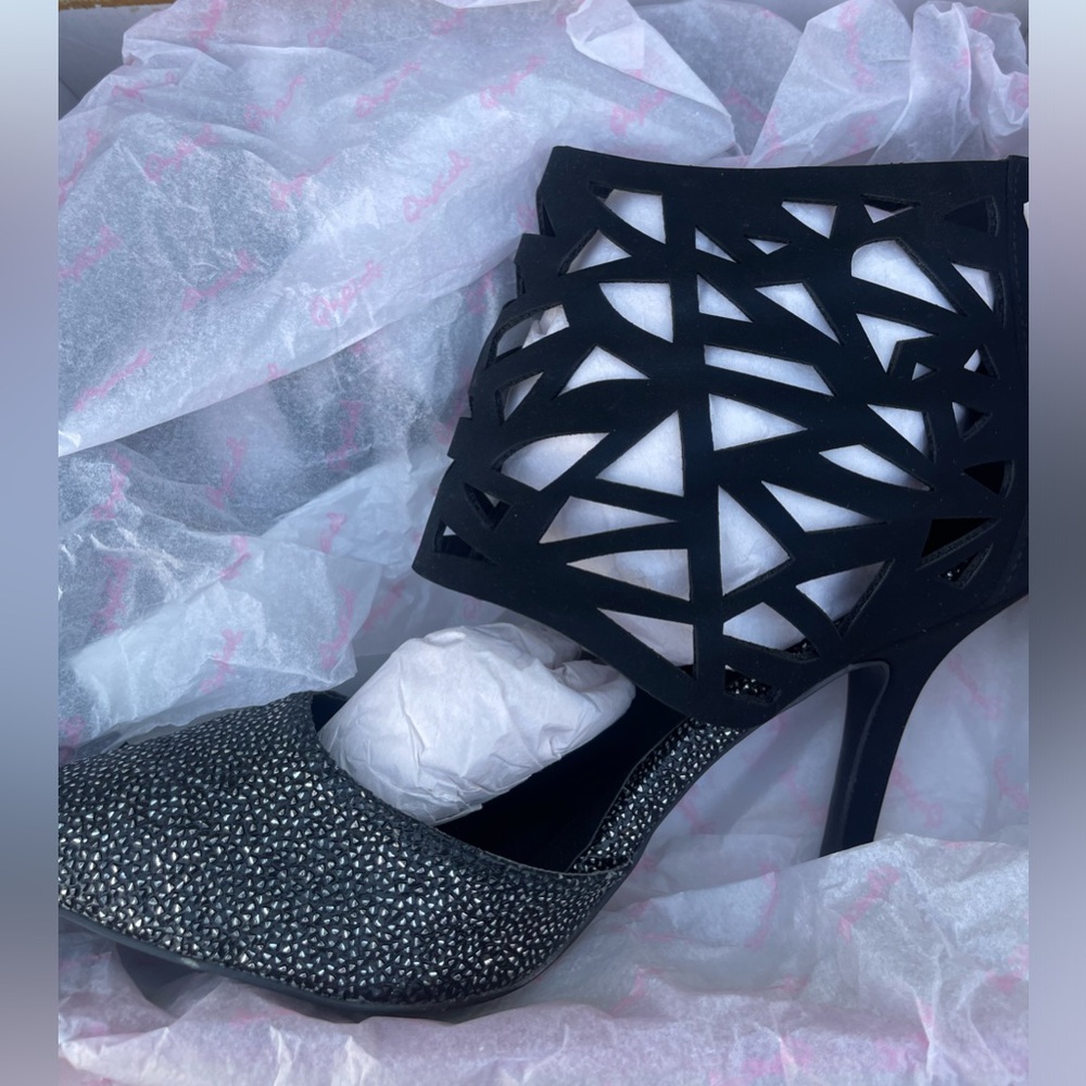 🆕NEW black caged  ankle Heels size 10